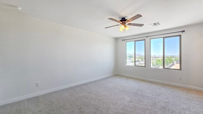 Building Photo - Community pool! Excellent Goodyear location!