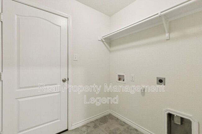 Building Photo - 2617 Warren Ln