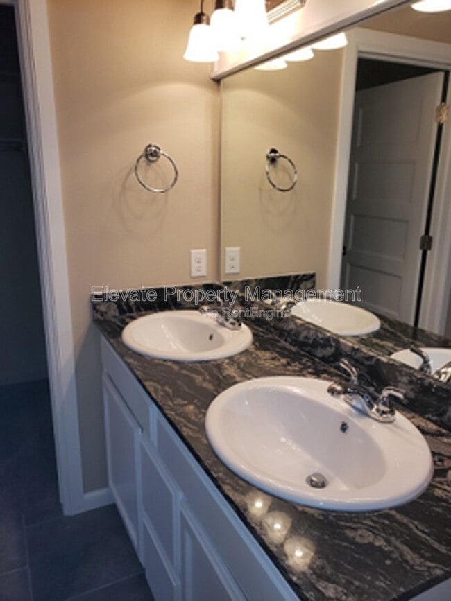 Building Photo - 2209 Ailsa Rd