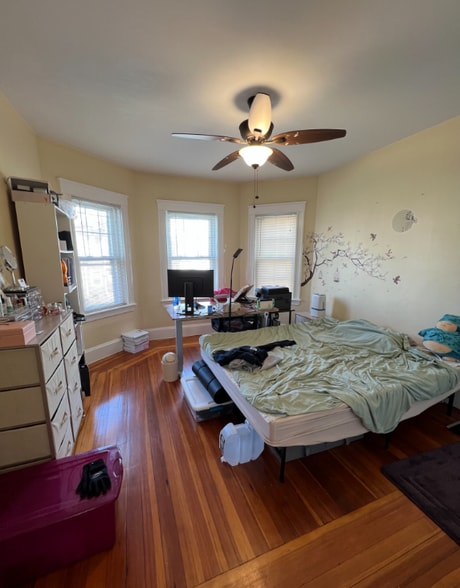 Building Photo - 330 Beacon St