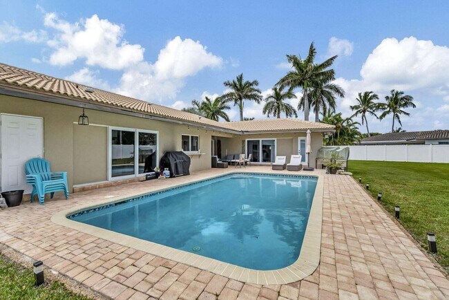 Building Photo - 5660 Golfway Dr