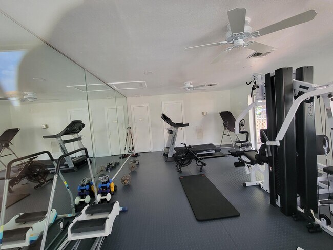 Building Photo - 1340 NE 28th Ave