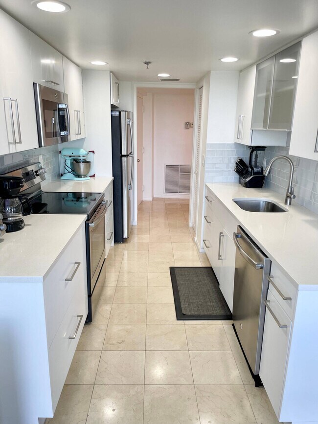 Building Photo - 3360 S Ocean Blvd