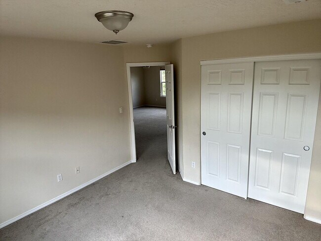 Building Photo - Single Family Home