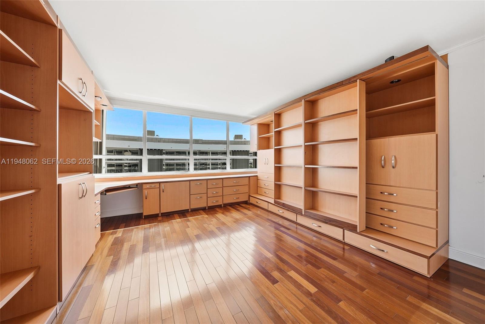 Building Photo - 3 Grove Isle Dr