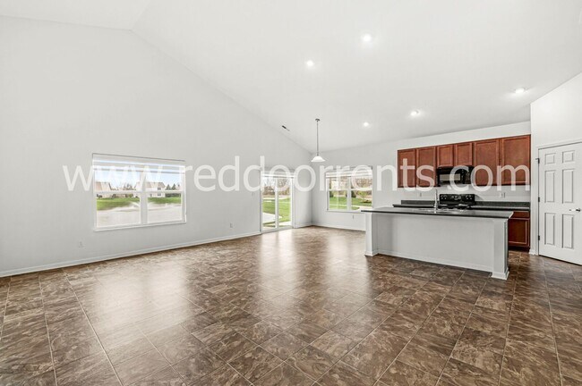 Building Photo - Family-Friendly Fortville Living