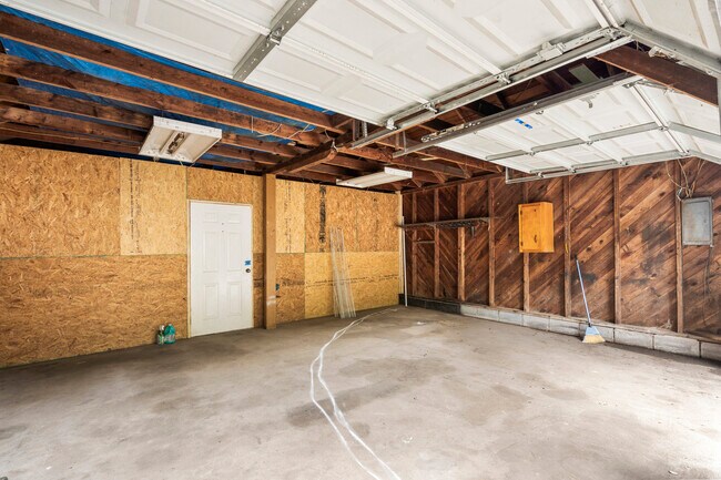 Building Photo - 1331 Phils Dr