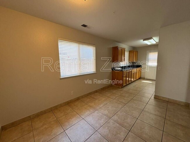 Building Photo - 2862 La Cresenta Ave