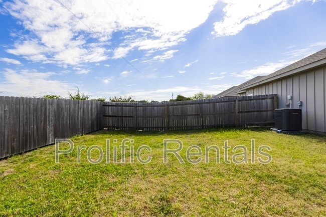 Building Photo - 3509 Abraham Dr