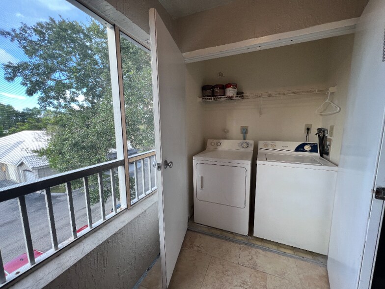 Building Photo - 2820 N Oakland Forest Dr