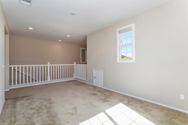 Building Photo - 28629 Farrier Dr