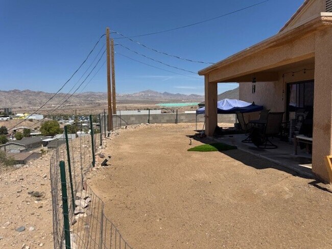 Building Photo - 3 Bedroom 2 bath Home Boat Deep Garage and RV parking Near Safeway