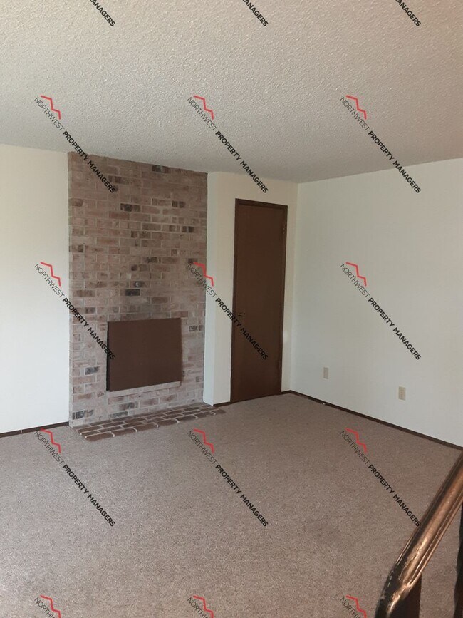 Building Photo - R115