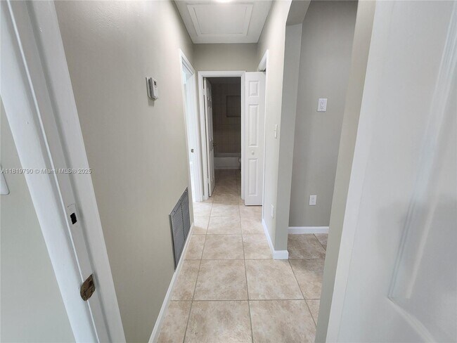 Building Photo - 1806 SW 97th Ave