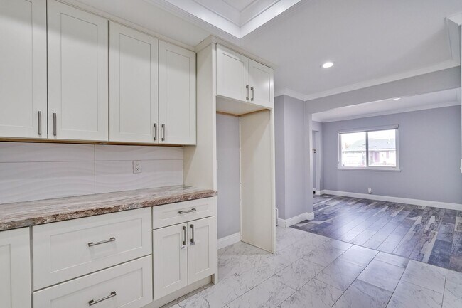 Building Photo - Stunning Single Family Home