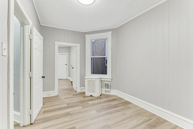 Building Photo - 1727 S 58th St