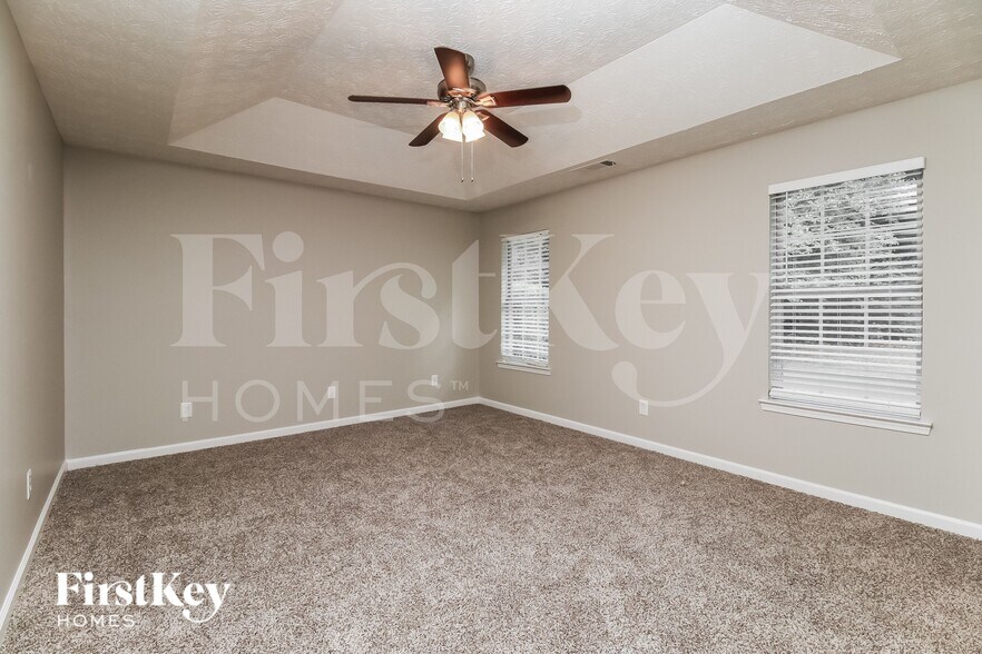 Building Photo - 655 Pebble Blvd