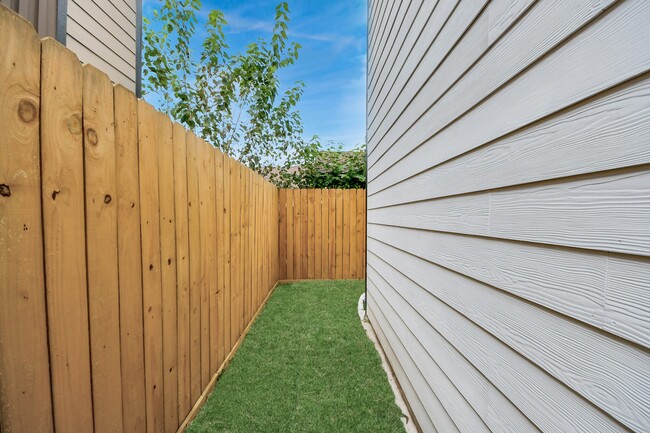 Building Photo - 2310 Wavell St