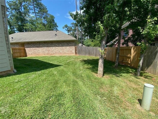 Building Photo - 13443 Greenbrier Dr