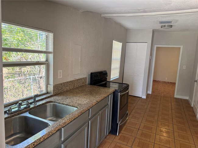 Building Photo - 153 NW 35th St