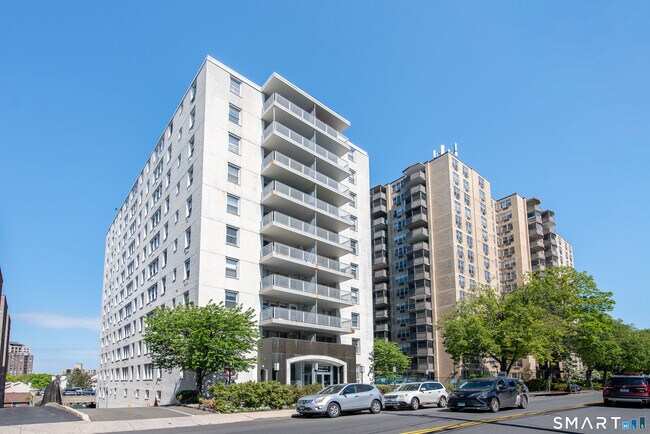 Building Photo - 30 Glenbrook Rd