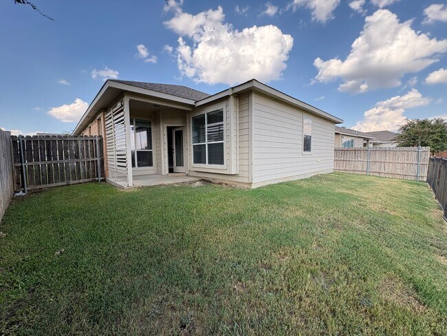 Building Photo - GREAT Home in NWISD with Amenities!