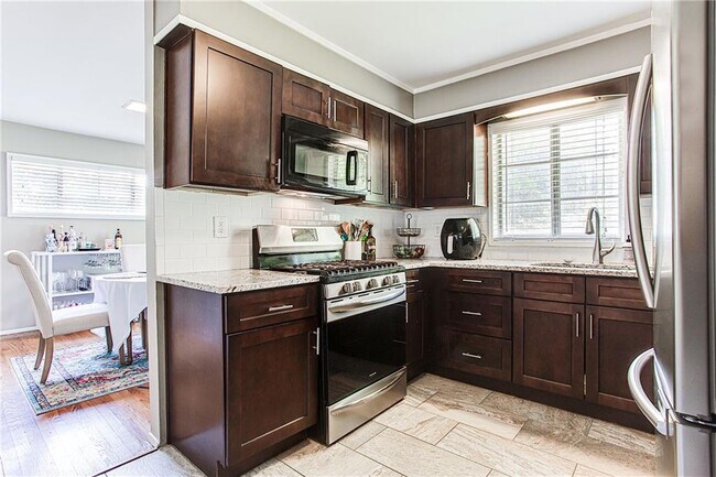 Building Photo - 4293 Rickenbacker Way NE