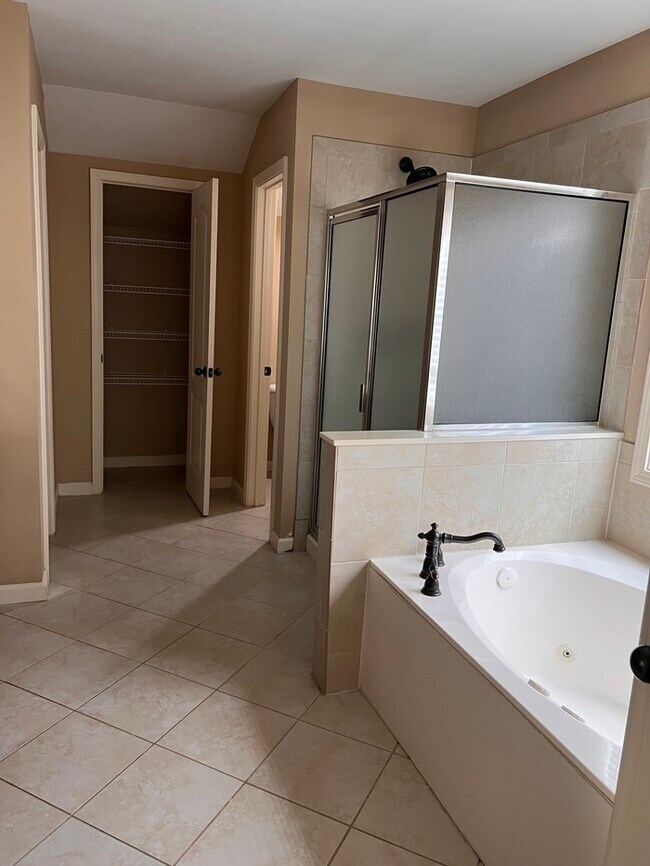 Building Photo - 2750 Irwin Ct
