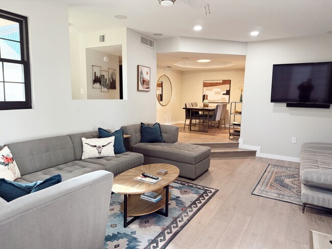 Building Photo - 7800 E Lincoln Dr