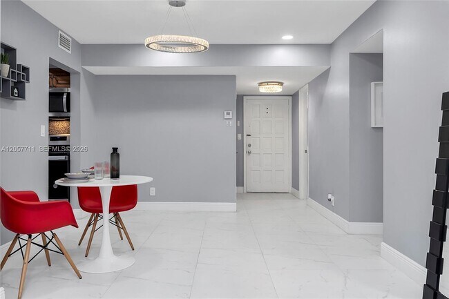 Building Photo - 3300 Spanish Moss Terrace