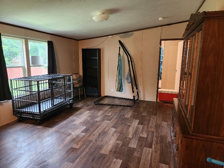 Building Photo - 1205 3rd Ave