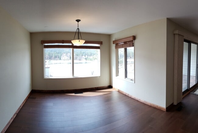 Building Photo - Incredible 2 bedroom Condominium with Rive...