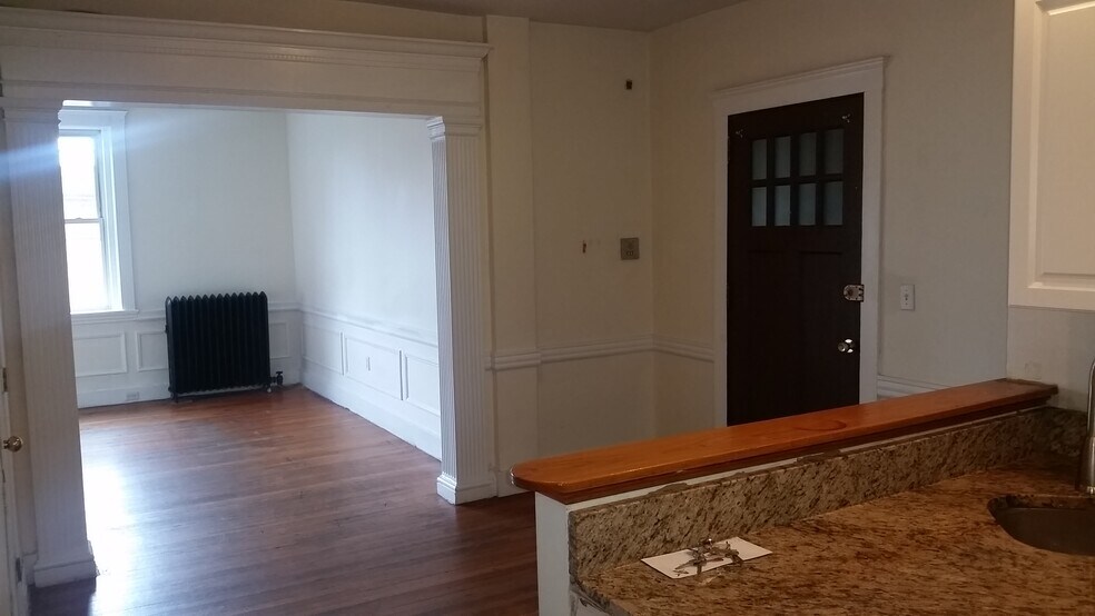 Building Photo - 318 Saint Paul St