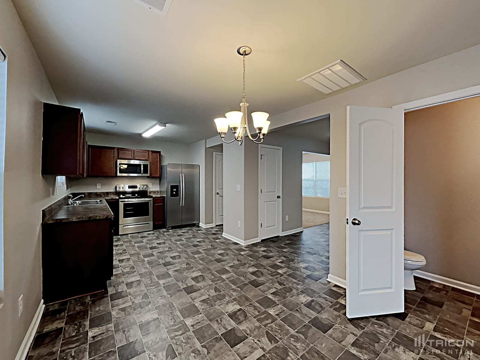 Building Photo - 117 Vermillian Dr