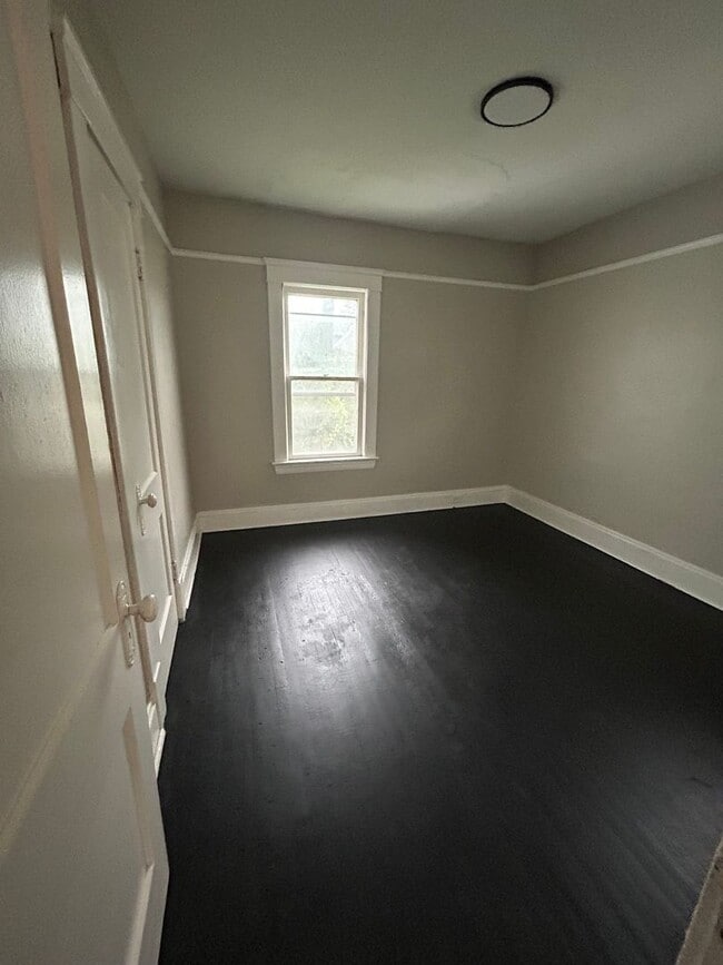 Building Photo - Coming Soon! Section 8 Accepted! Renovatio...