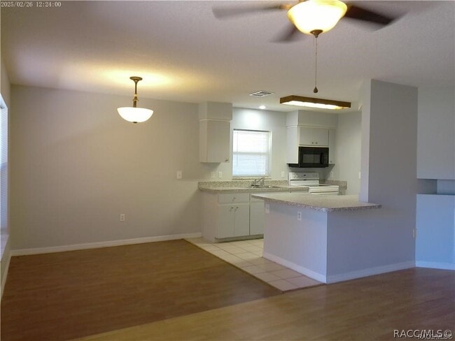 Building Photo - 5921 W Woodhill Ct