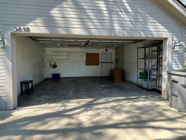 Building Photo - 5858 Red Cherry Ln