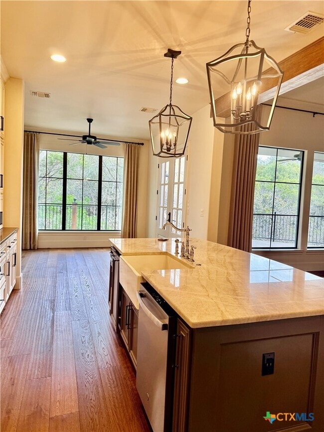 Building Photo - 627 Mission View Ct