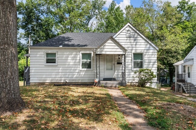 Building Photo - Charming Updated 2 Bed, 1 Bath Ranch – A H...