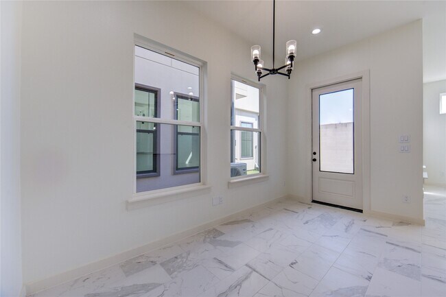 Building Photo - 2919 El Fenice Ln