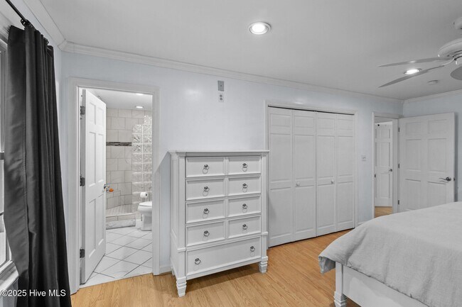 Building Photo - 327 Plantation Dr
