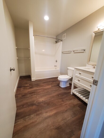 Building Photo - 2322 College St