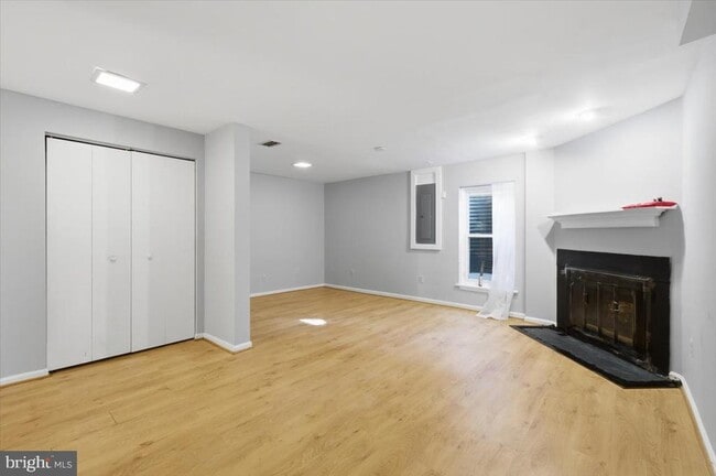 Building Photo - 14187 Royal Oak Ln