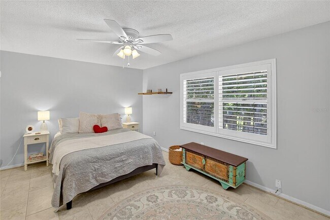 Building Photo - 650 Pinellas Point Dr S