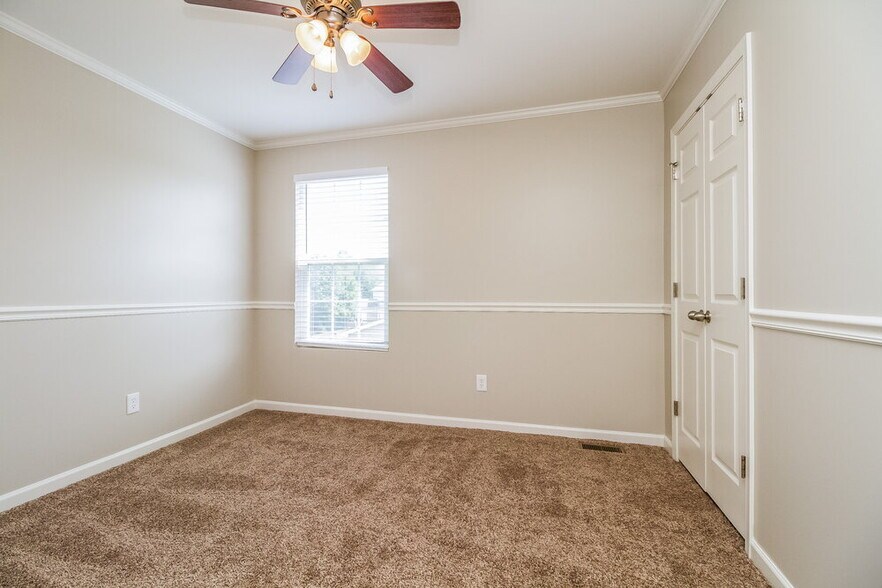 Building Photo - 1016 Solomon Ln