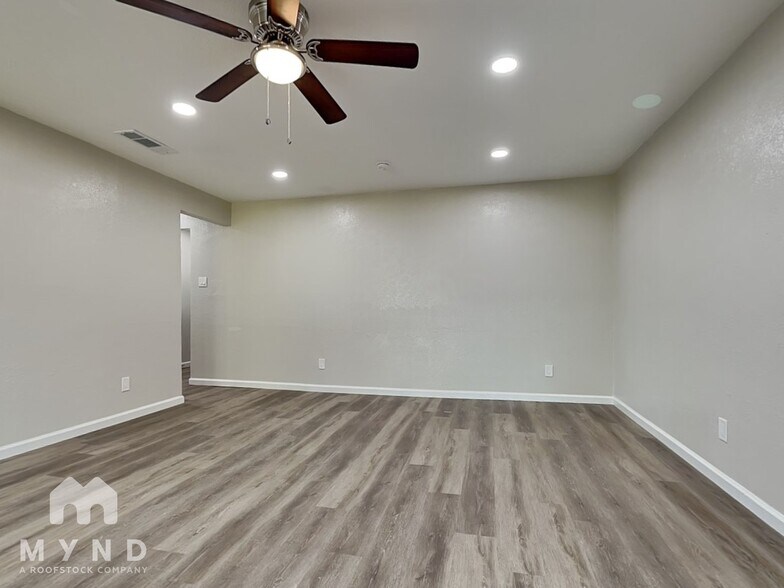 Building Photo - 901 Stonybrook Dr