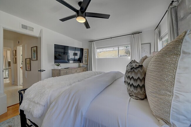 Building Photo - 444 N Shattuck Pl