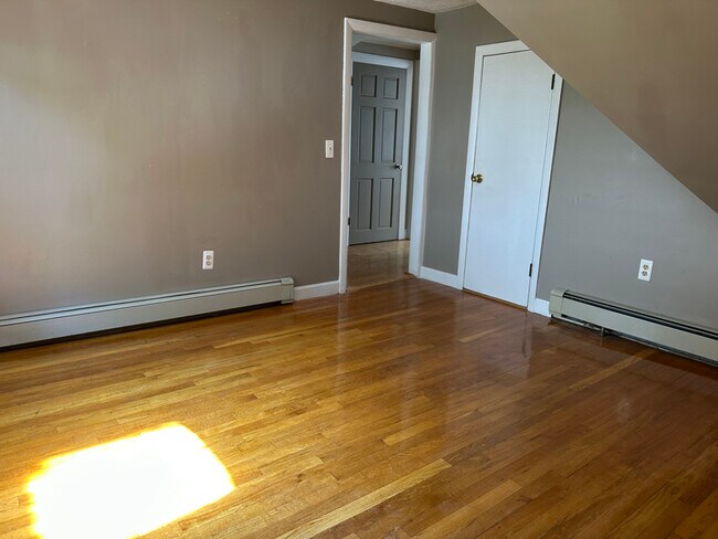 Building Photo - 71 Garfield St