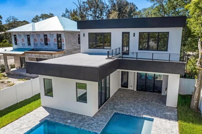 Building Photo - Bold Contemporary Sarasota Luxury Home. 4 Beds/ 4 Baths. Private Pool and Summer Grill.