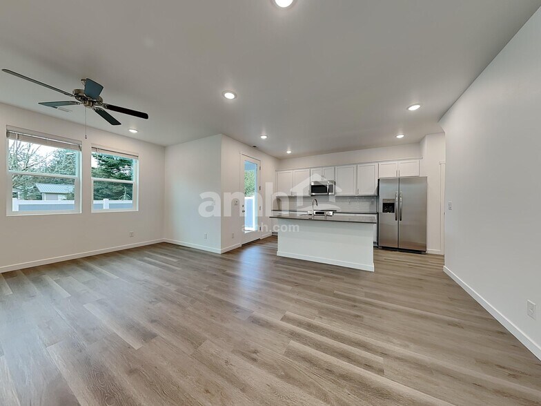 Building Photo - 5125 Turnstone St SE